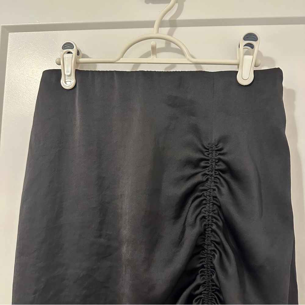 Aritzia Wilfred Black Allusion High Rise Ruched Mini Skirt Size Small Women’s - Picture 5 of 10